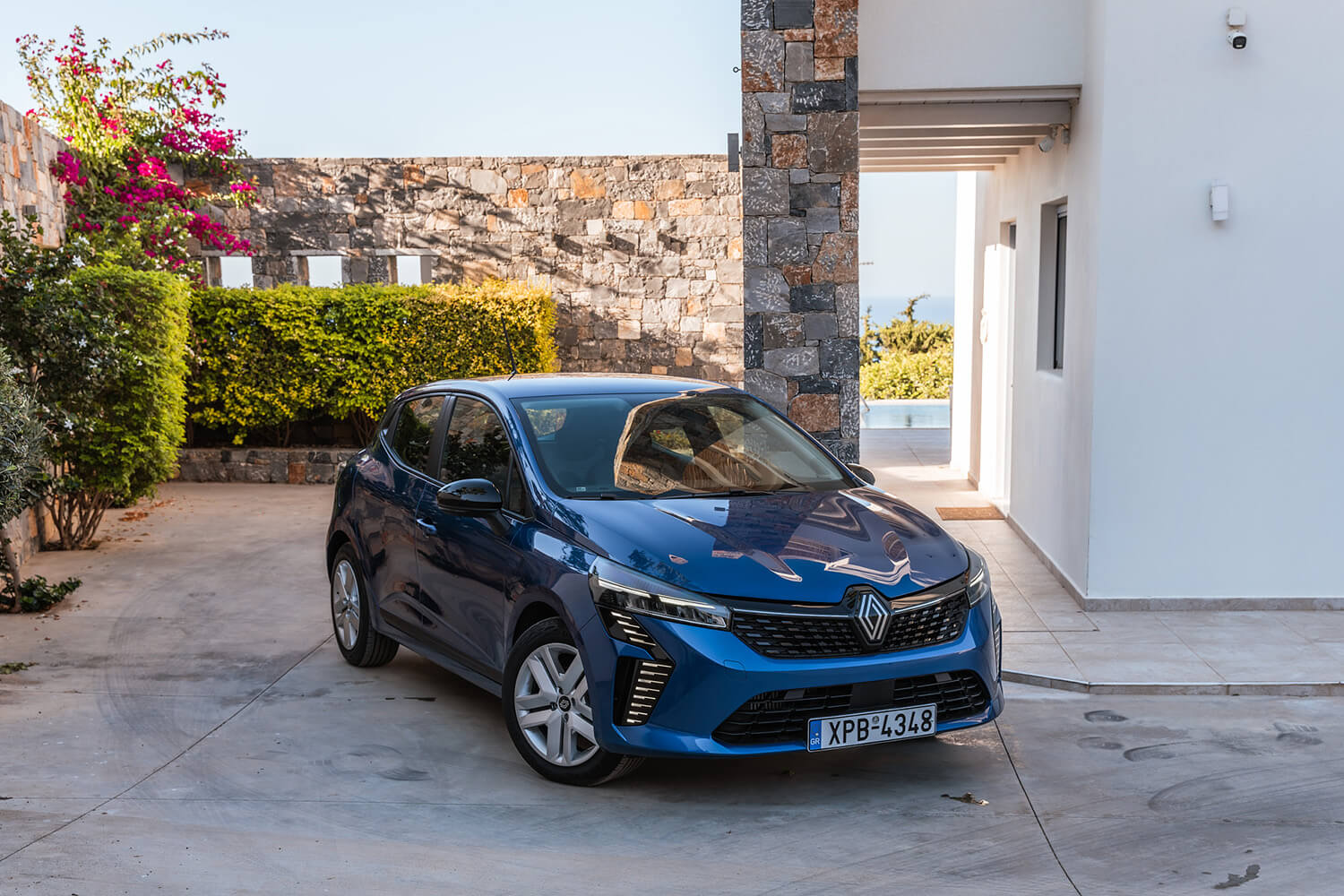 renault-clio-front-view