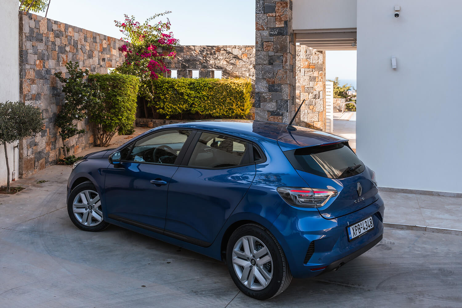 renault-clio-rear-view